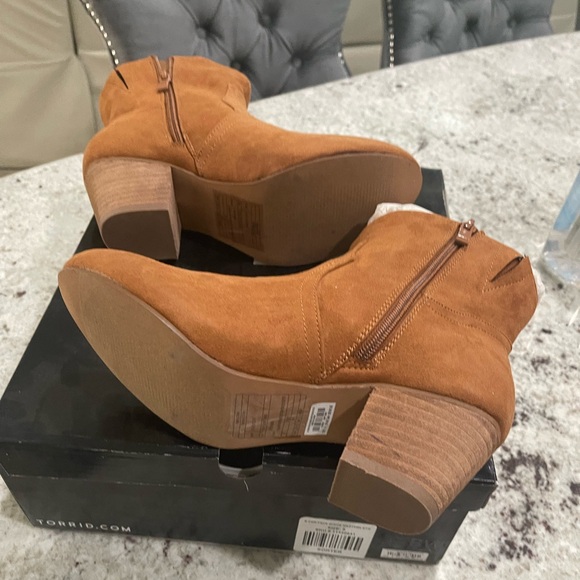 Torrid new contact short cowboy style booties size 8w - Picture 2 of 5